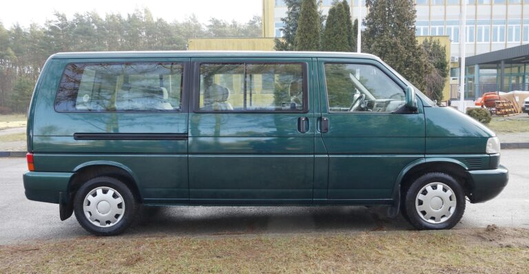 VOLKSWAGEN CARAVELLE - widok z boku